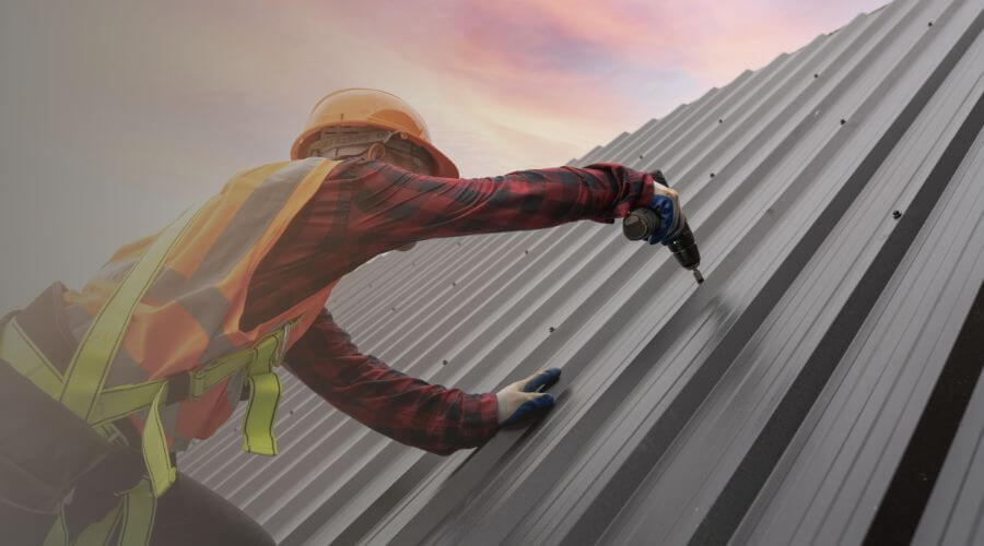 Professional gutter cleaning in Metz, MO